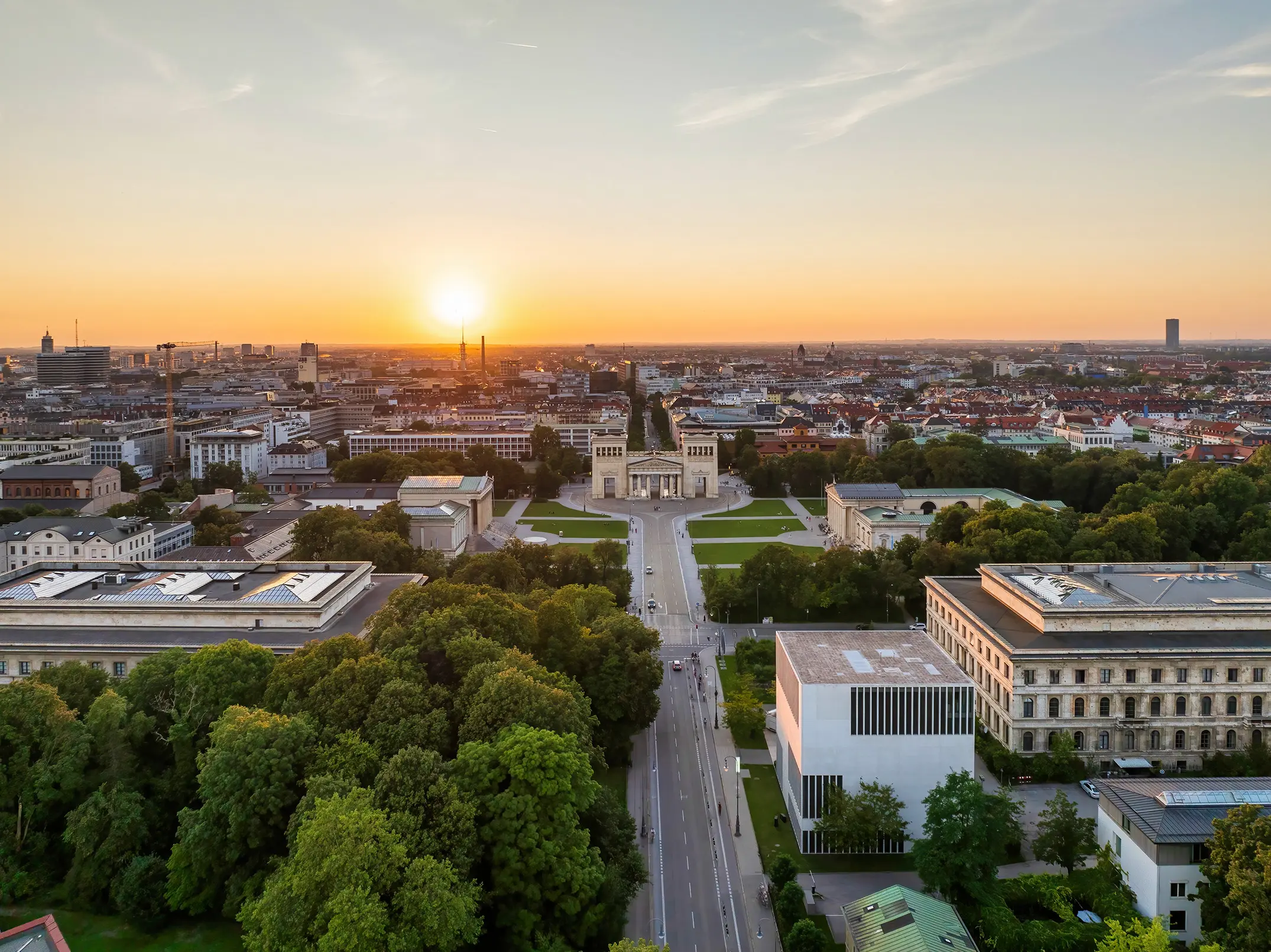 Bild zeigt den Münchner Königsplatz.